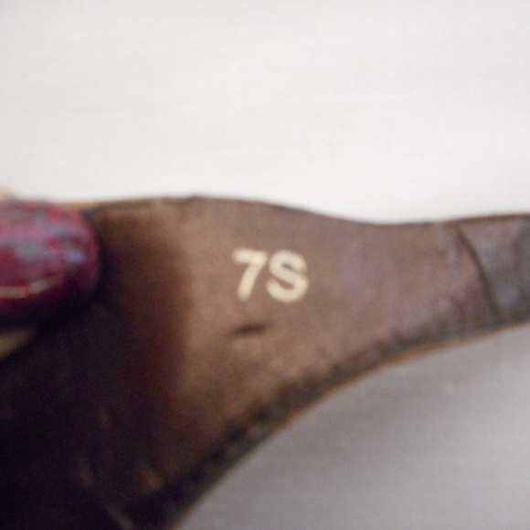 VANELi 7 S narrow 1.5" heel buckle sling back shoe - Picture 6 of 8